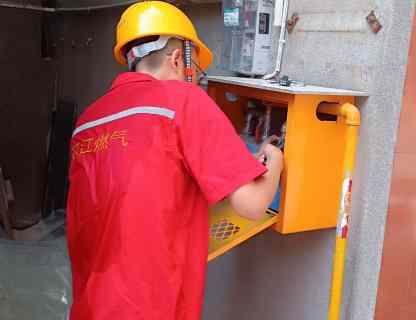 烈日下的堅(jiān)守 | 高溫“加碼”不減，守護(hù)始終“滿(mǎn)格”（一）